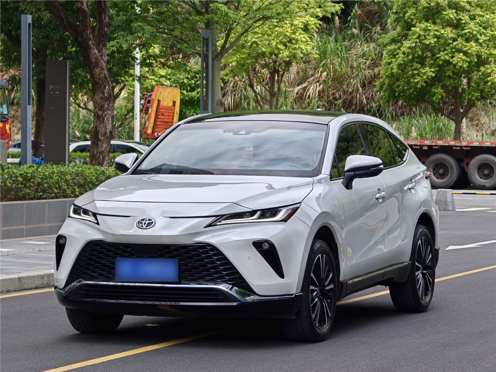丰田 威飒 2022款 2.0L CVT 两驱 尊贵版